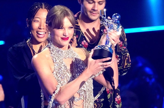 Taylor Swift Wins Video Of The Year