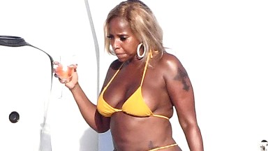 Mary J Blige & Taraji P Henson Sardunya'da Yat Üzerinde Bikinili: Fotoğraflar – Hollywood Life
