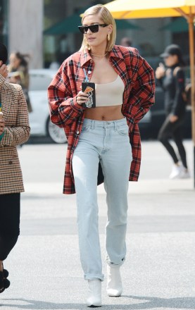 Hailey Baldwin
Hailey Baldwin out and about, Los Angeles, USA - 06 Apr 2018
Hailey Rhode Baldwin showing her toned abs while strolling in Los Angeles WEARING RAF SIMONS JACKET YEEZY JEANS AND BOOTS BY TONY BIANCO
