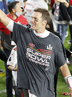 Good Tom Brady Title Bay Times Elderly Florida Man Wins Super Bowl Shirt -  Thefirsttees