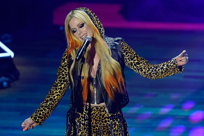 Avril Lavigne Performs at the ACM Honors