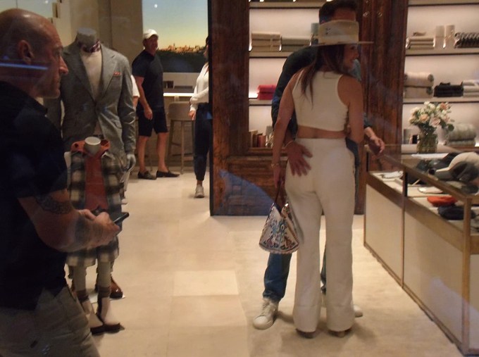 Ben Affleck & Jennifer Lopez Shopping In Milan
