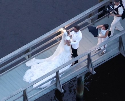 Savannah, GA - *PREMIUM-EXCLUSIVE* - And the bride wore… white.  Jennifer Lopez wears a stunning white wedding dress as she celebrates her marriage to Ben Affleck, wearing a white jacket and black pants.  The couple kissed and posed for photos around the $8 million Penn mansion in Georgia on Saturday evening before spending the night celebrating their love and union with family and a group of first-class friends.  The couple's children from their new blended family were also all spotted on a driveway that leads to Ben's farmhouse style home with two boys carrying a J Lo, now Jennifer Affleck, amazing train.  Pictured: Ben Affleck and Jennifer Lopez BACKGRID USA 20 AUGUST 2022 USA: +1 310798 9111 / usasales@backgrid.com UK: +44208344 2007 / uksales@backgrid.com *UK Customers - Images containing children please cut face Before that post *