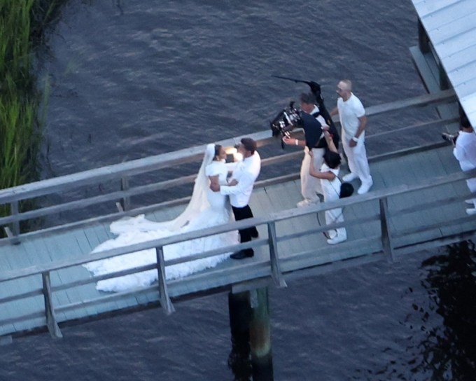 Jennifer Lopez & Ben Affleck Stun For Wedding Photos