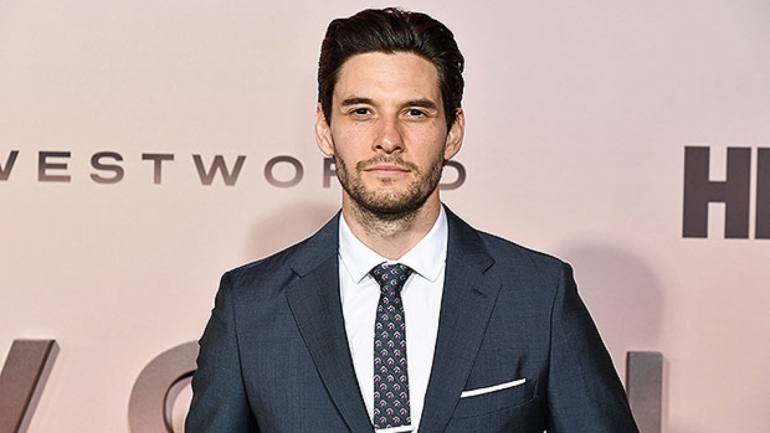 Historia de la novia de Ben Barnes Conoce a las mujeres con las que ha