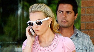 Britney Spears Yeni Videoda Pembe Kırpma Üstte Çalışıyor – Hollywood Life