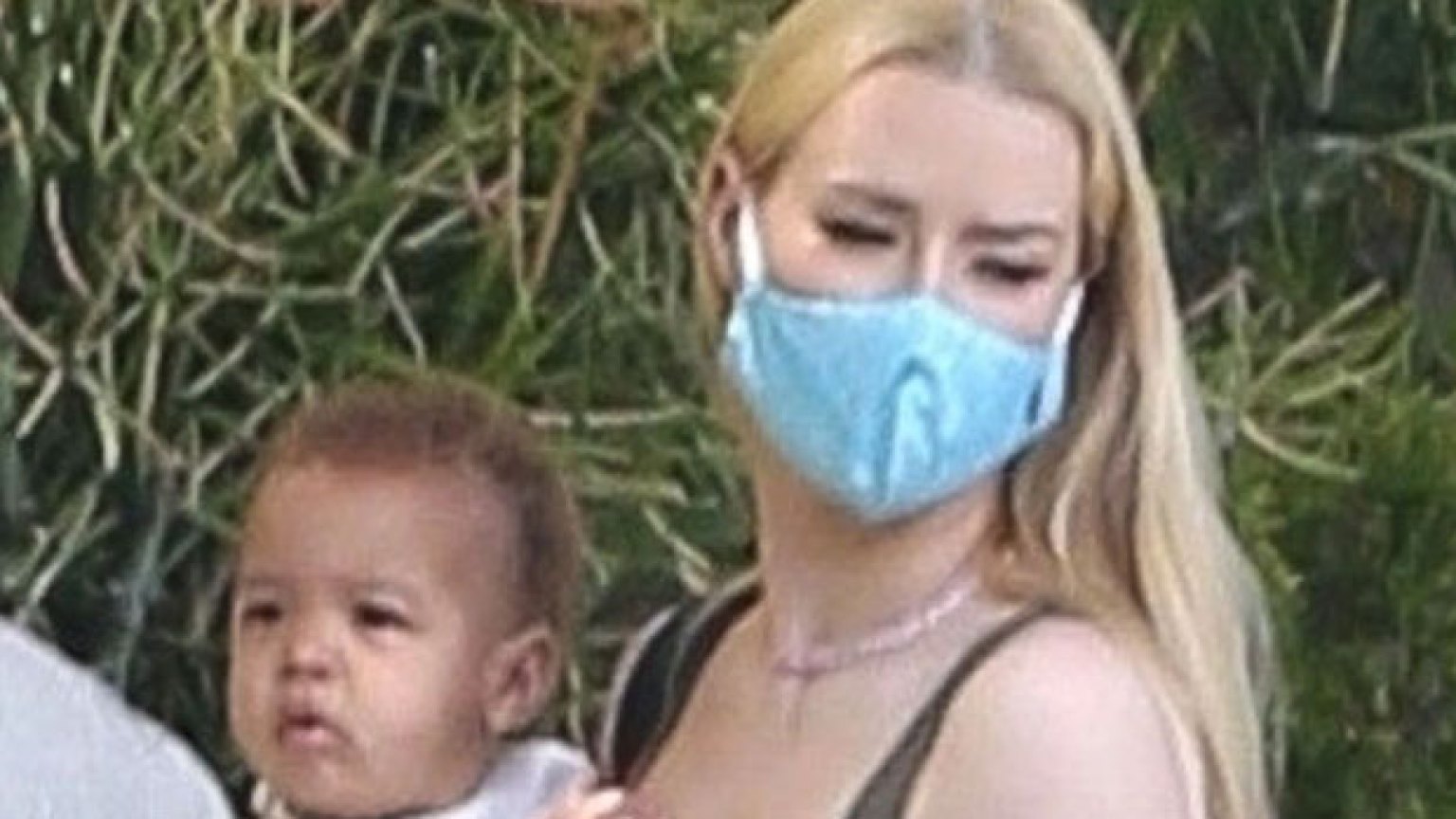 Iggy Azalea And Son Onyx Cuddle In Sweet New Photos Hollywood Life 