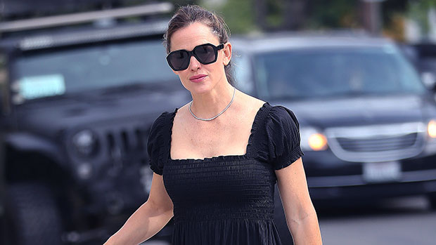 Jennifer Garner Proved That Maxi Dresses Are Ideal Baking Attire