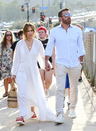 Ben Affleck and Jennifer Lopez brave the insane heat and go to the Malibu Chili cook off in malibu. 04 Sep 2022 Pictured: Ben Affleck and Jennifer Lopez. Photo credit: APEX / MEGA TheMegaAgency.com +1 888 505 6342 (Mega Agency TagID: MEGA891898_001.jpg) [Photo via Mega Agency]