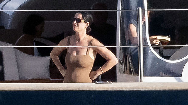 Katy Perry In Nude One Piece With Orlando Bloom & Daughter Daisy â€“  Hollywood Life