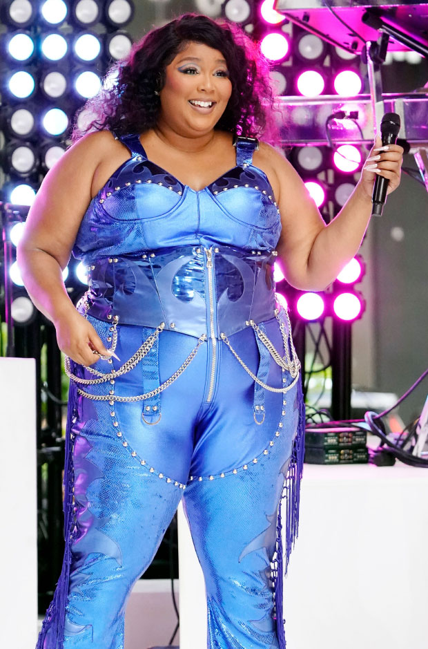 Lizzo Looks Dramatically Different In Sexy, Skin Tight Bodysuit Photos