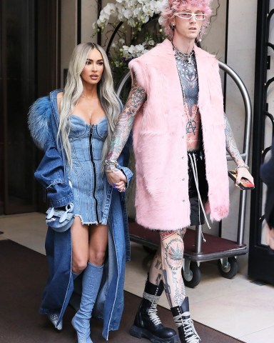 Paris, FRANCE  - *EXCLUSIVE* - MGK went on a solo shopping trip, went back to the hotel to pick up Megan Fox and do a wardrobe change while in Paris for Fashion Week. Are the two Fashion Week's best dressed couple?Pictured: Megan Fox, MGK, Machine Gun Kelly BACKGRID USA 29 SEPTEMBER 2022 USA: +1 310 798 9111 / usasales@backgrid.comUK: +44 208 344 2007 / uksales@backgrid.com*UK Clients - Pictures Containing ChildrenPlease Pixelate Face Prior To Publication*