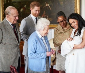 Prince Harry, Duke of Sussex, and Meghan Markle, Duchess of Sussex are joined by The Queen, The Duke of Edinburgh and Doria Ragland, as they present their baby son Archie to the World at Windsor Castle, Windsor, Berkshire, UK, on the 8th May 2019. Picture by Chris Allerton/SussexRoyal STRICTLY EDITORIAL USE ONLY. 08 May 2019 Pictured: Prince Philip, Duke of Edinburgh, Prince Harry, Duke of Sussex, Queen, Queen Elizabeth, Doria Ragland, Archie Sussex, Meghan Markle, Duchess of Sussex. Photo credit: MEGA TheMegaAgency.com +1 888 505 6342 (Mega Agency TagID: MEGA414670_002.jpg) [Photo via Mega Agency]