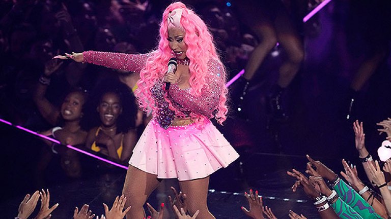 Nicki Minaj At Vmas 2022 She Wears Pink And Performs Medley Hollywood Life 