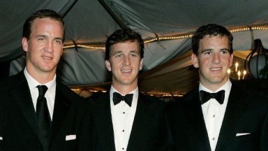 Peyton Manning's Brothers: Find Out About Eli & Cooper – Hollywood