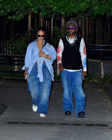 New York, NY  - *EXCLUSIVE*  - Mommy and Daddy need a break! Rihanna and ASAP Rocky are spotted enjoying a 4 am stroll without their new bundle of joy. The two enjoyed a detour through the park by the water in New York.  Pictured: Rihanna, ASAP Rocky  BACKGRID USA 7 AUGUST 2022   BYLINE MUST READ: PapCulture / BACKGRID  USA: +1 310 798 9111 / usasales@backgrid.com  UK: +44 208 344 2007 / uksales@backgrid.com  *UK Clients - Pictures Containing Children Please Pixelate Face Prior To Publication*
