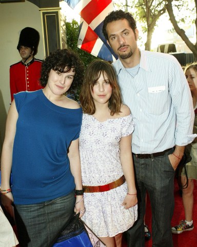 Rumer Willis, Scout Willis and Guy Oseary
'AGENT CODY BANKS 2 : DESTINATION LONDON' FILM PREMIERE, LOS ANGELES, AMERICA - 06 MAR 2004
March 6, 2004  Westwood, CA
Rumer Willis, Scout Willis and Guy Oseary
MGM Pictures presents the world premiere of AGENT CODY BANKS: DESTINATION LONDON at the Mann National Theater in Westwood.
Photo by Eric Charbonneau ® Berliner Studio / BEImages