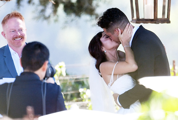 Sarah Hyland & Wells Adams Share First Kiss As Husband & Spouse In