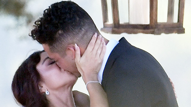 Sarah Hyland and Wells Adams: 1st photo of the newlyweds kissing at the altar after saying "I do"