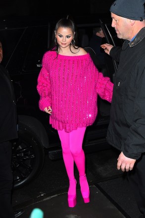 New York, NY - Selena Gomez is pretty in pink as she steps out in a monochromic ensemble for the SNL after party in New York.  Pictured: Selena Gomez BACKGRID USA 10 DECEMBER 2022 BYLINE MUST READ: JosiahW / BACKGRID USA: +1 310 798 9111 / usasales@backgrid.com UK: +44 208 344 2007 / uksales@backgrid.com *UK Clients - Pictures Containing Children Please Pixelate Face Prior To Publication*