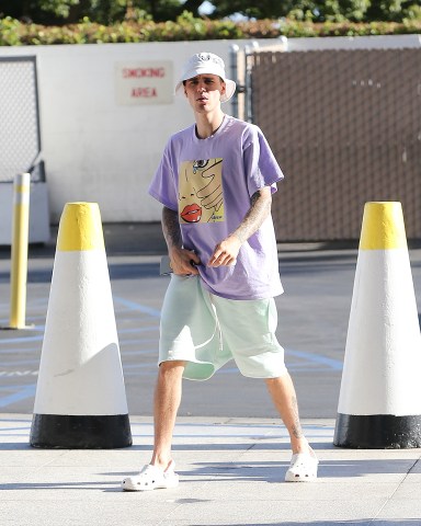 Newly Weds Justin Bieber Seen Back In His Hometown Of LA After Getting MarriedPictured: Justin BieberRef: SPL5119967 021019 NON-EXCLUSIVEPicture by: SplashNews.comSplash News and PicturesUSA: +1 310-525-5808London: +44 (0)20 8126 1009Berlin: +49 175 3764 166photodesk@splashnews.comWorld Rights