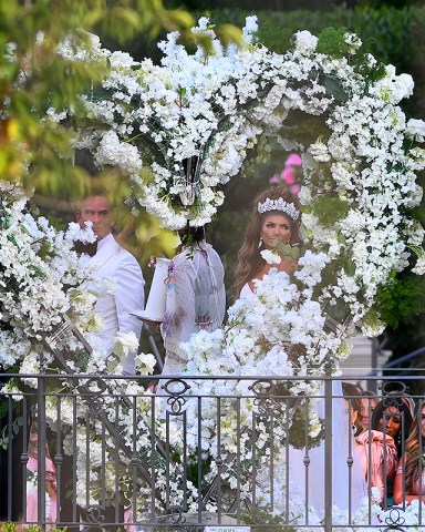 Teresa Giudice and Husband Luis Ruelas kiss while getting married in New Jersey this evening in front of guests  Pictured: Teresa Giudice,Luis Ruelas Ref: SPL5331117 060822 NON-EXCLUSIVE Picture by: Elder Ordonez / SplashNews.com  Splash News and Pictures USA: +1 310-525-5808 London: +44 (0)20 8126 1009 Berlin: +49 175 3764 166 photodesk@splashnews.com  World Rights, No Poland Rights, No Portugal Rights, No Russia Rights