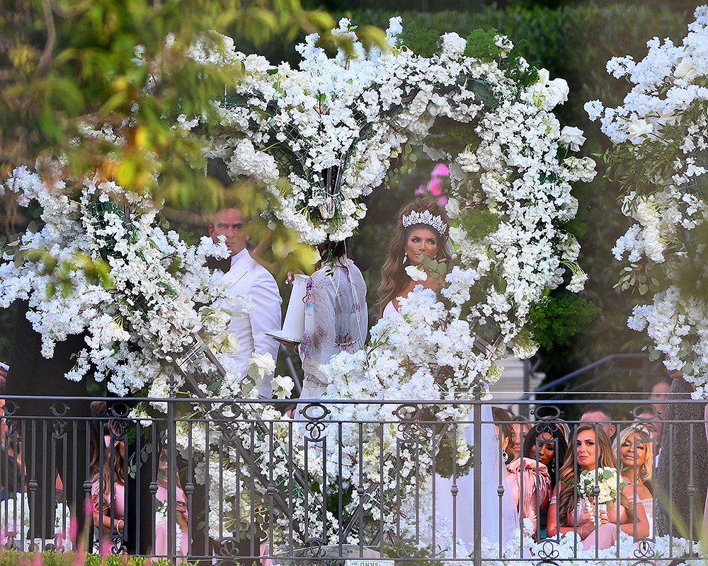 Teresa Giudice and Husband Luis Ruelas kiss while getting married in New Jersey this evening in front of guests