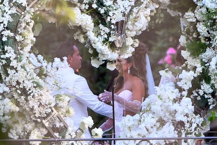 Teresa Giudice and her husband Luis Ruelas kiss during their marriage in New Jersey this evening in front of guests Photo: Teresa Giudice, Luis Ruelas Ref: SPL5331115 060822 NON-exclusive photos Photo by: Elder Ordonez / SplashNews.com Splash News and Pictures USA: +1 310-525-5808 London: +44 (0) 20 8126 1009 Berlin: +49 175 3764 166 photodesk@splashnews.com World Rights, No Poland Rights, No Portuguese Rights, No Russian Rights