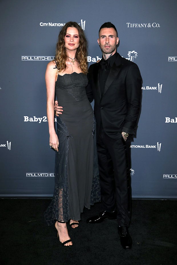 Behati Prinsloo, Adam Levine