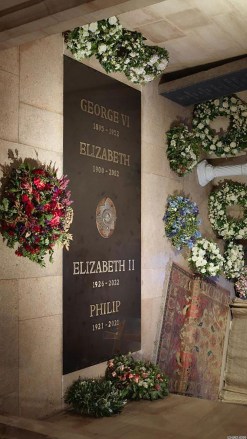 Windsor, UNITED KINGDOM  - The final resting place of Queen Elizabeth II is shown at the King George VI Memorial Chapel at Windsor Castle. Buckingham Palace has released a photograph of Queen Elizabeth II's final resting place within St. George's Chapel following her interment in Windsor on Monday. An engraved ledger stone featuring the name of the late monarch was installed in the King George VI Memorial Chapel, an annex to the main chapel, on Monday evening after a private service attended by her family. The slab is hand-carved from Belgian black marble and features brass letter inlays reading the names of her parents.Pictured: Queen Elizabeth II Ledger Stone In Windsor CastleBACKGRID USA 24 SEPTEMBER 2022 USA: +1 310 798 9111 / usasales@backgrid.comUK: +44 208 344 2007 / uksales@backgrid.com*UK Clients - Pictures Containing ChildrenPlease Pixelate Face Prior To Publication*