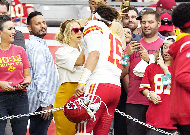 Brittany Mahomes, Daughter on Field Celebrating Patrick Mahomes: Photo