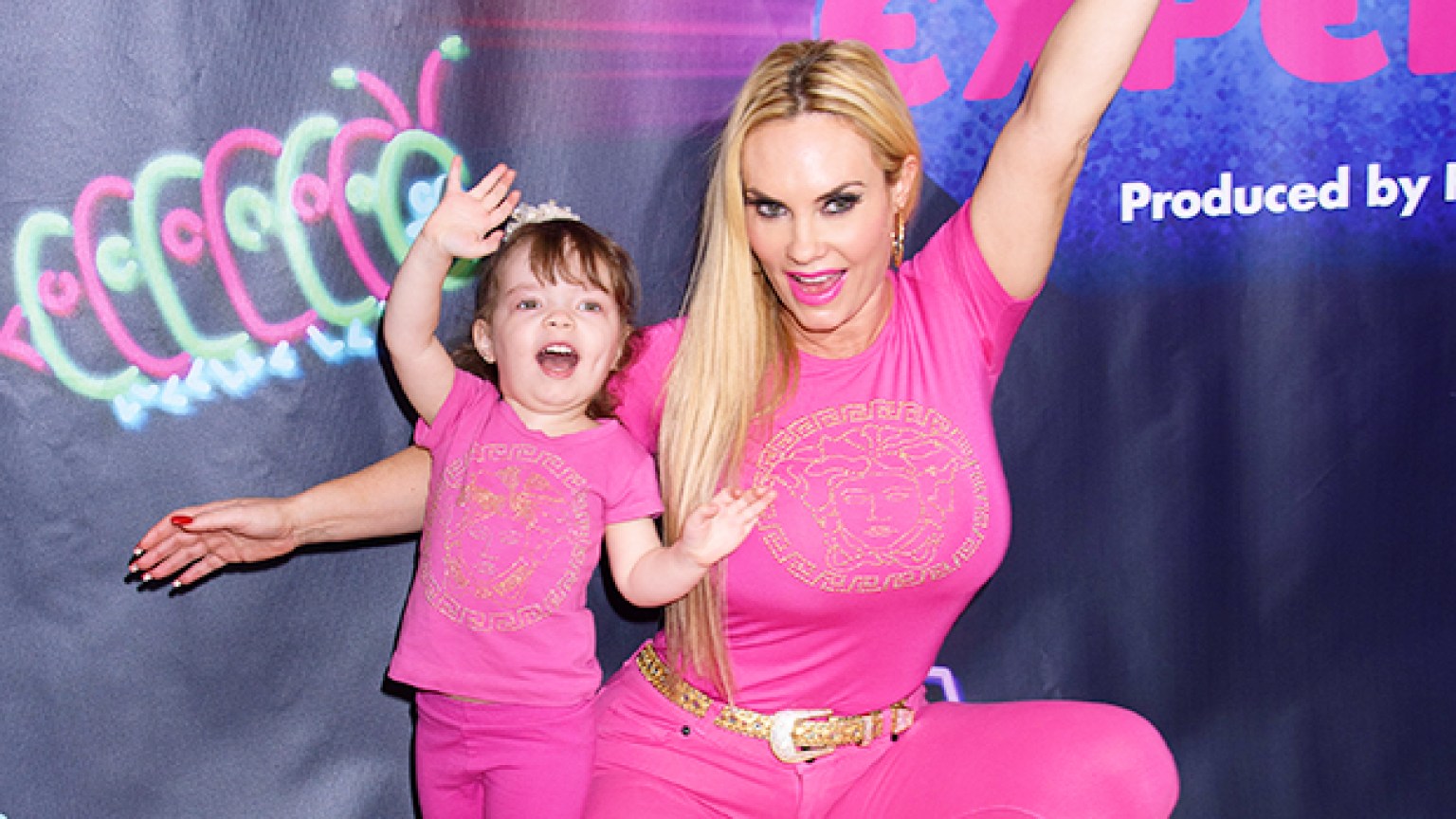 Coco Austin baña a su hija de 6 años y genera polémica Hollywood Life