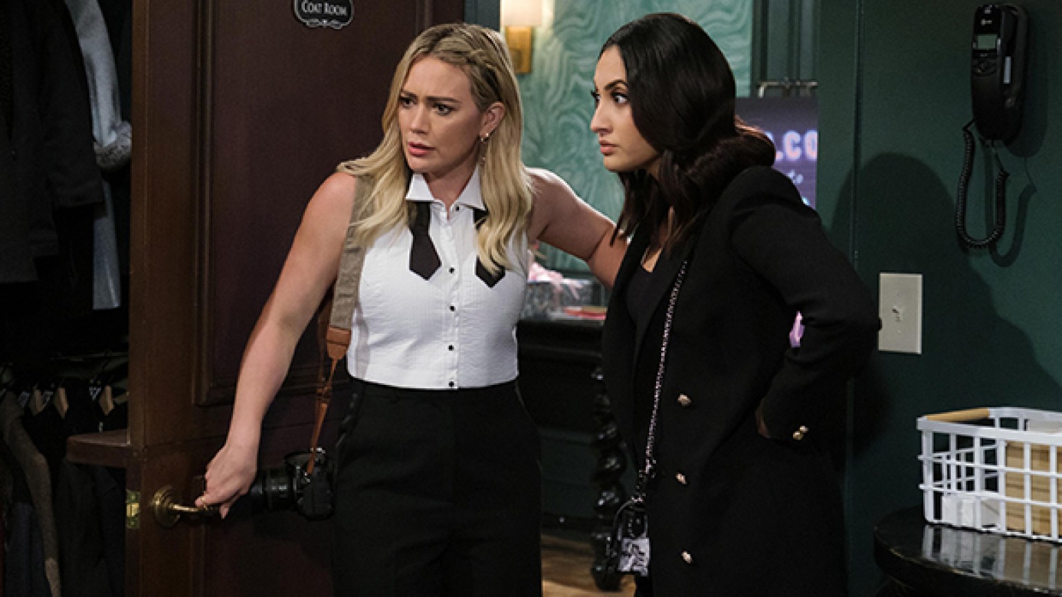 Francia Raisa Talks Working With Hilary Duff On ‘How I Met Your Father