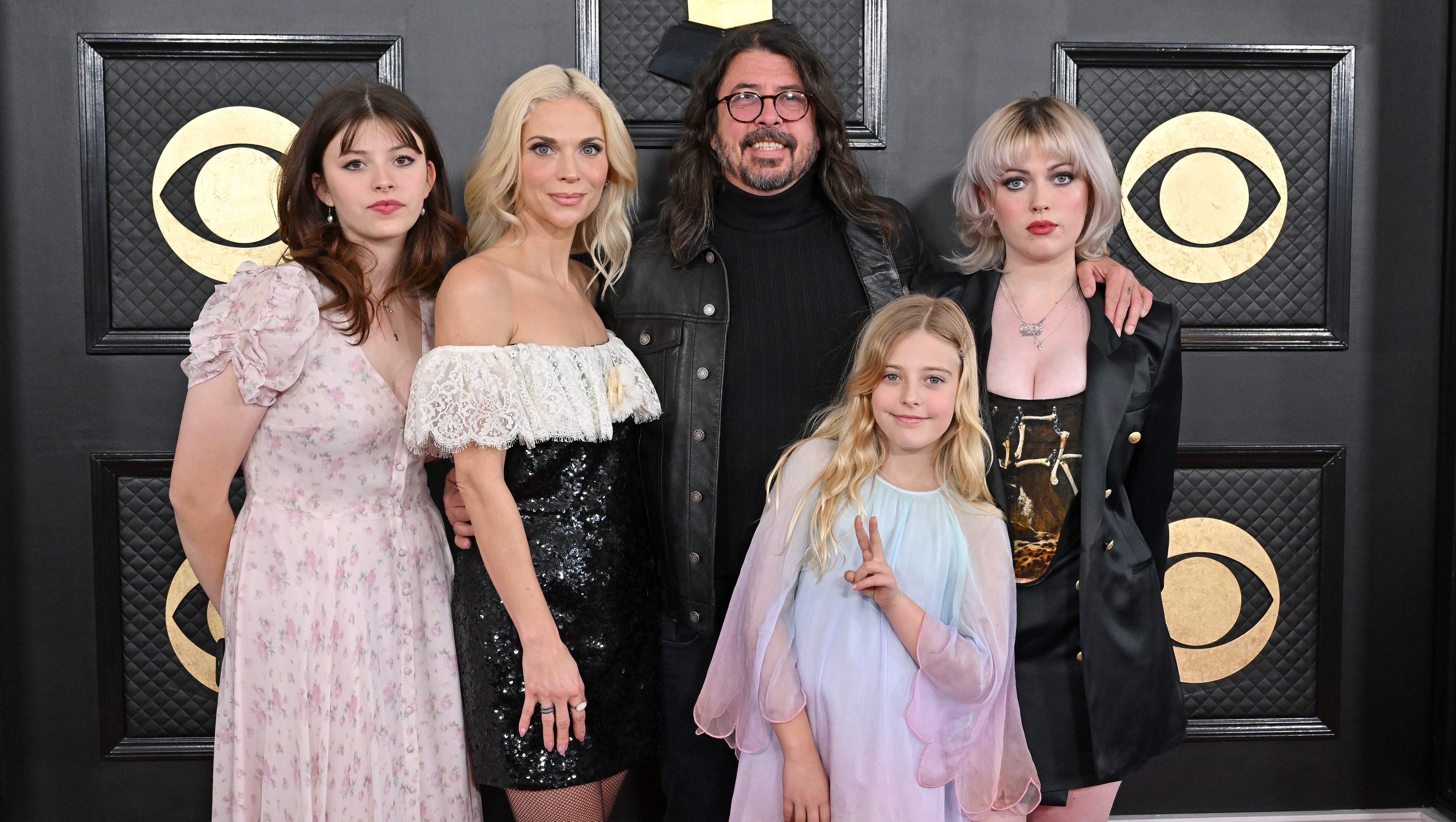 LOS ANGELES, CALIFORNIA - FEBRUARY 05: (FOR EDITORIAL USE ONLY) (L-R) Harper Grohl, Jordyn Blum, Dave Grohl, Ophelia Grohl, and Violet Grohl attend the 65th GRAMMY Awards at Crypto.com Arena on February 05, 2023 in Los Angeles, California. (Photo by Axelle/Bauer-Griffin/FilmMagic)