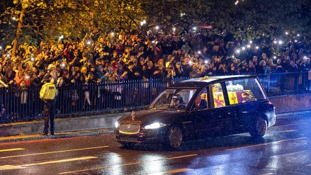 As part of the journey from RAF Northolt to Buckingham Palace, the motorcade carrying Queen Elizabeth II's coffin travels through Hyde Park Corner. Britain's longest-reigning monarch, Queen Elizabeth II, died at Balmoral Castle last week at the age of 96.Death of Queen Elizabeth II, London, UK - September 13, 2022