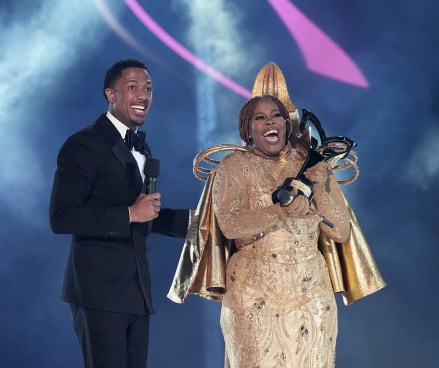 THE MASKED SINGER: L-R: Host Nick Cannon and Amber Riley in the “2 hour Epic Season Finale Part 1 and 2” episode of THE MASKED SINGER airing Wednesday, Nov. 30 (8:00-10:00 PM ET/PT) on FOX. © 2022 FOX Media LLC. CR: Michael Becker / FOX.