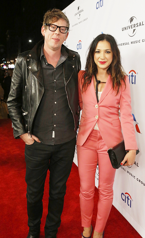 Michelle Branch and Patrick Carney Kiss in Bar After Suspending