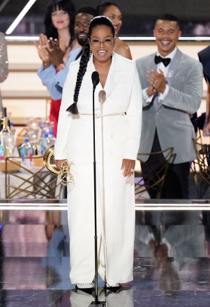 Oprah Winfrey, Los Angeles'taki Microsoft Tiyatrosu'ndaki 74. Primetime Emmy Ödülleri'nde sahnede konuşuyor 2022 Primetime Emmy Ödülleri - Gösteri, Los Angeles, Amerika Birleşik Devletleri - 12 Eylül 2022