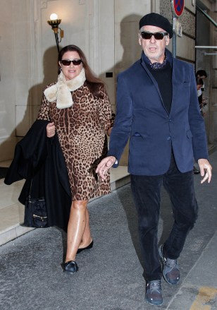 EXCLUSIVE: Pierce Brosnan and Keely Shaye Smith leaving their hotel for lunch in Paris. 04 Nov 2022 Pictured: Pierce Brosnan Keely Shaye Smith. Photo credit: Spread Pictures / MEGA TheMegaAgency.com +1 888 505 6342 (Mega Agency TagID: MEGA914297_015.jpg) [Photo via Mega Agency]