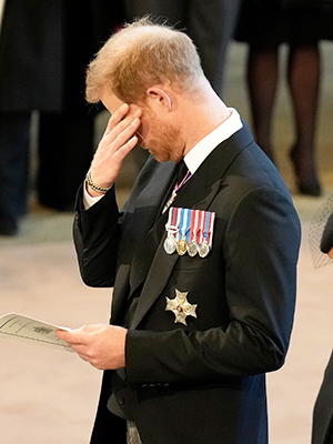 Prince Harry Cries At Queen Elizabeth's Service: Photos – Hollywood Life