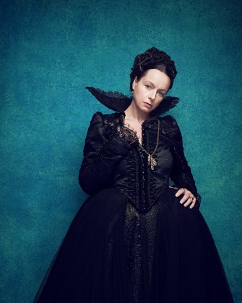 'Yılan Kraliçe' 'Anti-Kahraman' Catherine De Medici ve Daha Fazlası Üzerine EP'ler – Hollywood Life