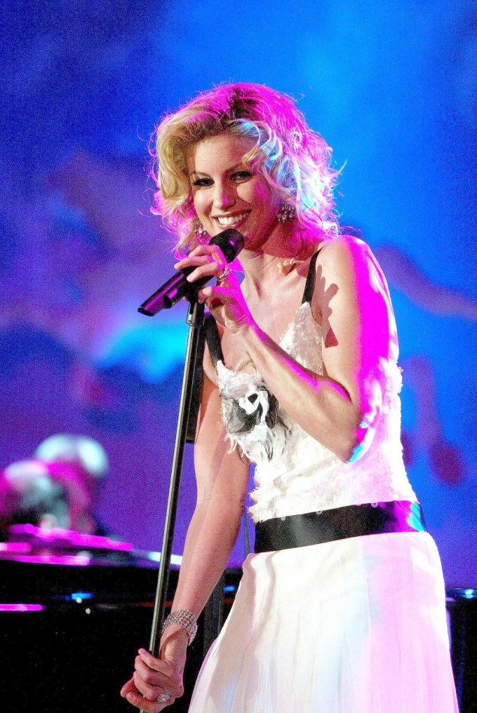 Faith Hill Performs At The 2004 Carousel of Hope