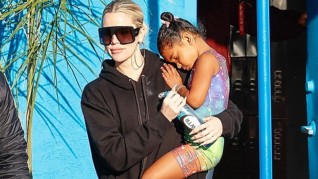 Khloe Kardashian 为 4 岁女儿 True 的 Pre-K 第一天全力以赴：照片
