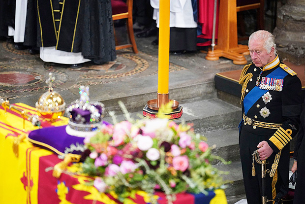 King Charles Teary Eyed ‘god Save The King At Queen Elizabeths Funeral Hollywood Life 6513