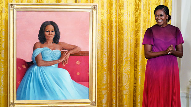 米歇尔·奥巴马 (Michelle Obama) 身着透明礼服惊艳亮相白宫和巴拉克 (Barack) 官方肖像照