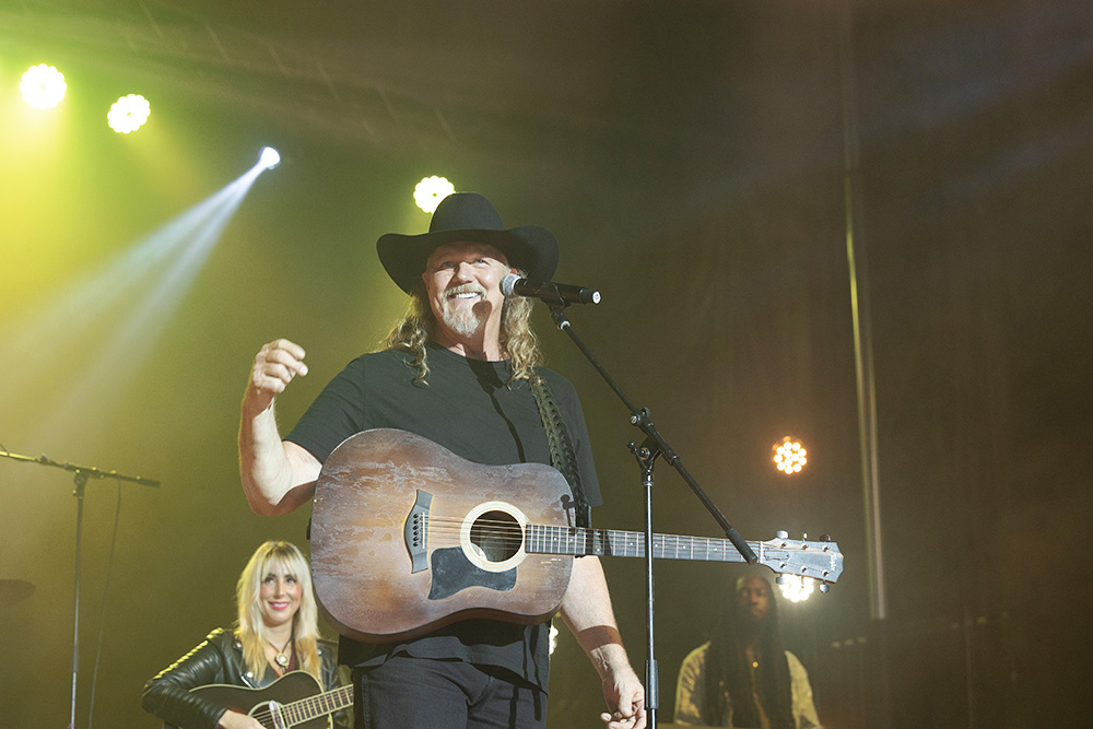 MONARCH: Trace Adkins in the series premiere of Monarch airing Sunday, Sept. 11, immediately following the FOX NFL doubleheader (8:00-9:00 PM ET, and simultaneously to all time zones). It then makes its time period premiere Tuesday, Sept. 20 (9:00-10:00 PM ET/PT). CR: FOX © 2022 FOX Media LLC.