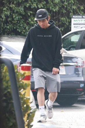 Los Feliz, CA - *EXCLUSIVE* - Angelina Jolie's son Pax Jolie-Pitt runs errands at a Los Angeles clinic while mom Angelina and sister Zahara Marley Jolie-Pitt hang out in New York City together.  Pictured: Pax Jolie-Pitt BACKGRID USA 11 JANUARY 2023 USA: +1 310 798 9111 / usasales@backgrid.com UK: +44 208 344 2007 / uksales@backgrid.com *UK Clients - Pictures Containing Children Please Pixelate Face Prior To Publication *