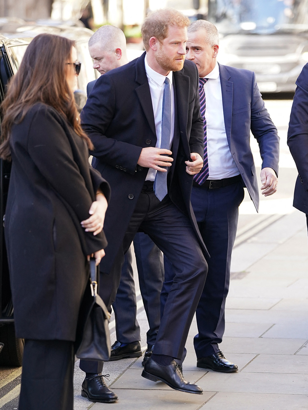 Prince Harry arrives at the High Court for his case against The Daily Mail. Material is to be credited 'News Licensing' unless otherwise agreed. 100% surcharge s 'he is uncredited. Online rights must be licensed separately. One time use only subject to agreement with News Licensing. 27th March 2023 Pictured: Prince Harry arrives at the High Court for his case against The Daily Mail. Material must be credited 