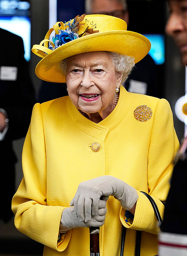 Kraliçe Elizabeth'in Cenazeden Önce Yeni Portresi: Fotoğraf – Hollywood Life