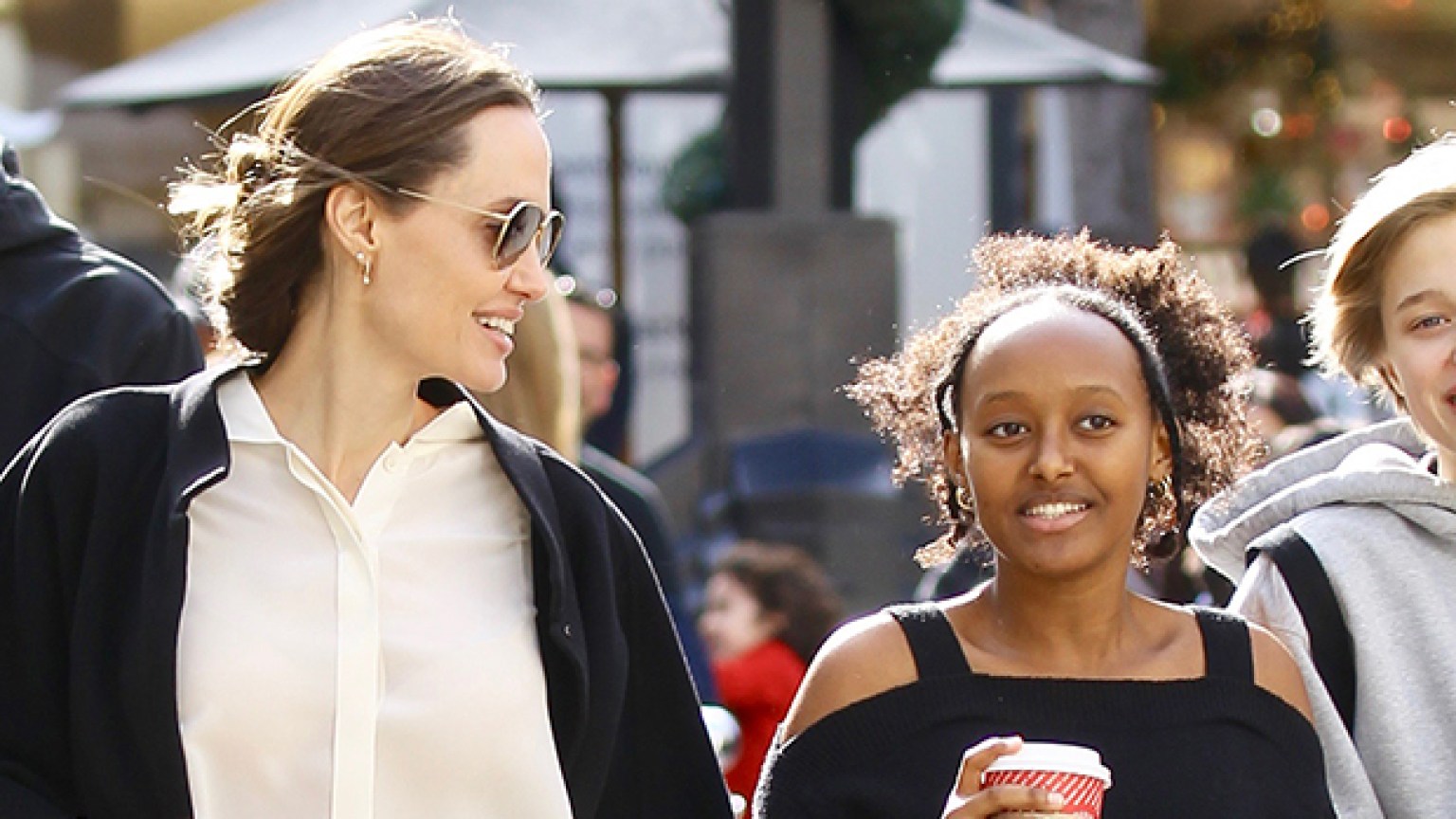 Angelina Jolie Spotted With Daughter Zahara In Nyc Photo Hollywood Life